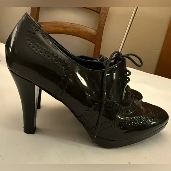 Via Spiga Black Patent Leather Heels - Picture 2 of 4